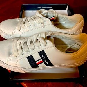 Womens size 5.5 Tommy Hilfiger shoes